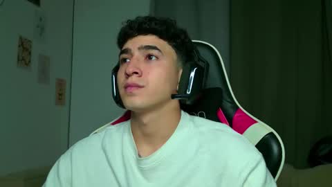 Snapshot of naranjo_seb chatting on October 1, 2025, 4:18 am sebastian online show from October 1, 2025, 4:18 am