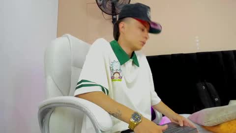 Snapshot of nascary_fox chatting on September 20, 2025, 8:21 pm Nascary Fox online show from September 20, 2025, 8:21 pm