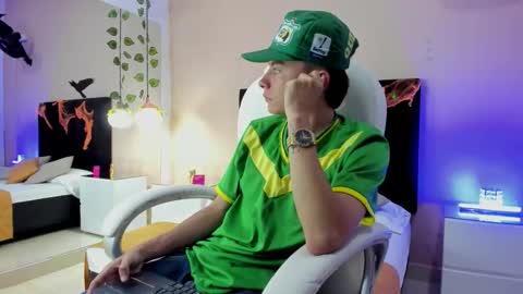 Snapshot of nascary_fox chatting on October 21, 2025, 8:31 pm Nascary Fox online show from October 21, 2025, 8:31 pm