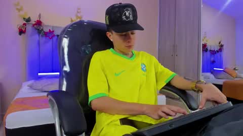 Nascary Fox online show from December 22, 2025, 7:22 pm