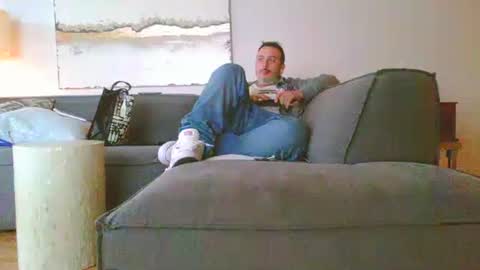 Snapshot of nassobout chatting on May 6, 2026, 11:37 am nassobout online show from May 6, 2026, 11:37 am