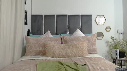 Olwemihla Brown online show from December 1, 2024, 4:29 pm