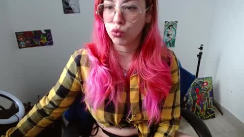 Snapshot of nat_lau chatting on September 26, 2025, 9:52 pm Nat online show from September 26, 2025, 9:52 pm