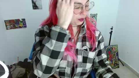 Snapshot of nat_lau chatting on October 6, 2025, 11:35 pm Nat online show from October 6, 2025, 11:35 pm