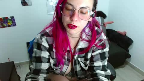 Snapshot of nat_lau chatting on April 21, 2026, 1:42 am Nat online show from April 21, 2026, 1:42 am
