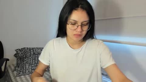 Camila online show from December 4, 2024, 2:59 pm