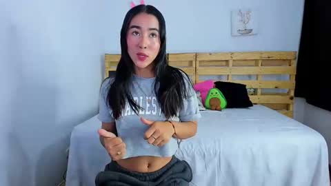 Snapshot of natalia54_ chatting on October 9, 2025, 9:35 pm NATI  online show from October 9, 2025, 9:35 pm