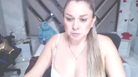 natalia5560 online show from February 16, 2025, 5:37 pm