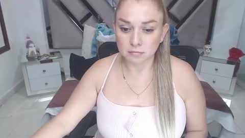 natalia5560 online show from March 11, 2025, 9:15 pm