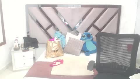 natalia5560 online show from March 12, 2025, 9:03 pm