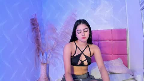 Naty  online show from February 18, 2025, 3:54 pm