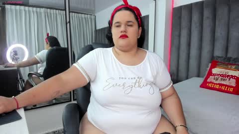 Snapshot of natalia_curvy1 chatting on December 17, 2024, 7:37 pm Nathalia online show from December 17, 2024, 7:37 pm