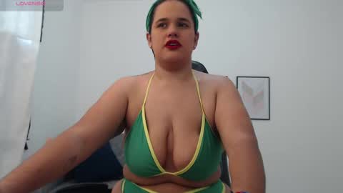 Snapshot of natalia_curvy1 chatting on September 26, 2025, 6:12 pm Nathalia online show from September 26, 2025, 6:12 pm