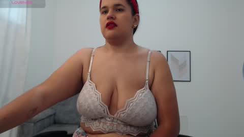 Snapshot of natalia_curvy1 chatting on October 1, 2025, 5:30 pm Nathalia online show from October 1, 2025, 5:30 pm