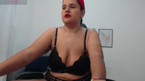 Snapshot of natalia_curvy1 chatting on October 8, 2025, 10:46 am Nathalia online show from October 8, 2025, 10:46 am