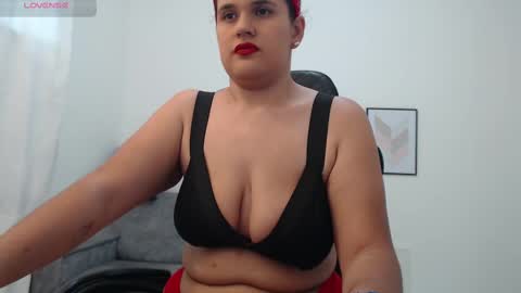 Snapshot of natalia_curvy1 chatting on October 24, 2025, 6:15 pm Nathalia online show from October 24, 2025, 6:15 pm