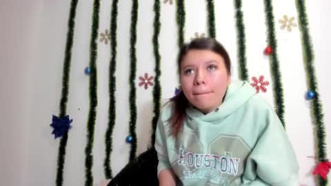 Natalia Walker online show from December 22, 2025, 12:24 pm