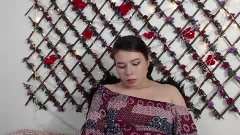Natalia Walker online show from April 25, 2026, 4:59 pm