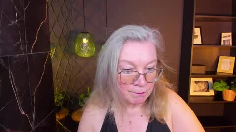 Snapshot of natalicloud chatting on April 6, 2026, 1:01 pm NataliCloud online show from April 6, 2026, 1:01 pm