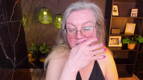 Snapshot of natalicloud chatting on May 7, 2026, 1:38 pm NataliCloud online show from May 7, 2026, 1:38 pm