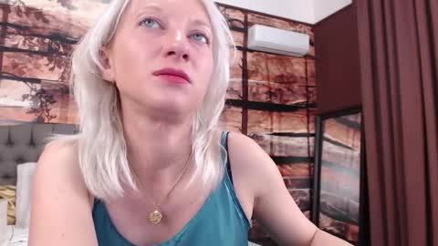 Snapshot of natalie_bitton chatting on October 11, 2025, 11:42 am Natalie online show from October 11, 2025, 11:42 am