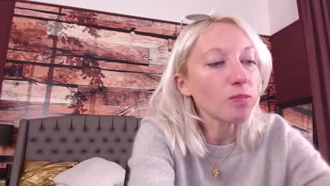 Snapshot of natalie_bitton chatting on October 19, 2025, 10:27 am Natalie online show from October 19, 2025, 10:27 am