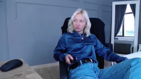 Snapshot of natalie_bitton chatting on November 4, 2025, 7:40 am Natalie online show from November 4, 2025, 7:40 am