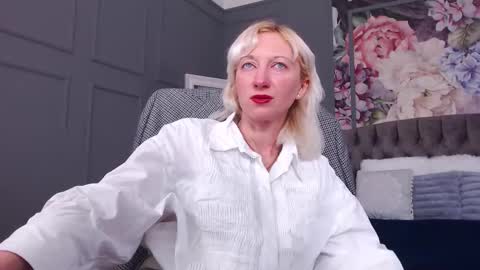 Snapshot of natalie_bitton chatting on February 15, 2026, 7:38 am Natalie online show from February 15, 2026, 7:38 am