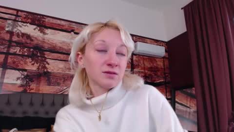 Snapshot of natalie_bitton chatting on February 16, 2026, 7:04 am Natalie online show from February 16, 2026, 7:04 am