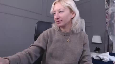 Snapshot of natalie_bitton chatting on February 17, 2026, 9:17 am Natalie online show from February 17, 2026, 9:17 am