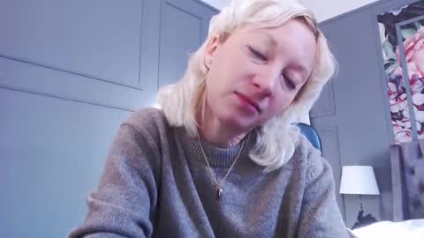 Snapshot of natalie_bitton chatting on February 19, 2026, 7:37 am Natalie online show from February 19, 2026, 7:37 am