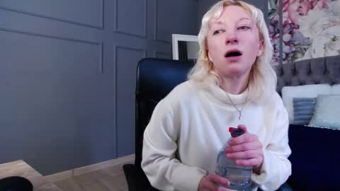 Snapshot of natalie_bitton chatting on February 23, 2026, 6:11 am Natalie online show from February 23, 2026, 6:11 am