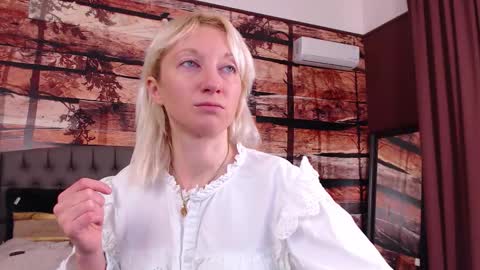 Snapshot of natalie_bitton chatting on March 1, 2026, 10:06 am Natalie online show from March 1, 2026, 10:06 am