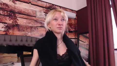 Snapshot of natalie_bitton chatting on March 6, 2026, 6:43 am Natalie online show from March 6, 2026, 6:43 am