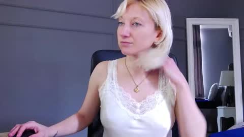 Snapshot of natalie_bitton chatting on March 8, 2026, 9:46 am Natalie online show from March 8, 2026, 9:46 am