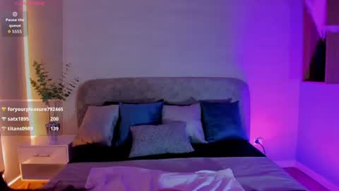 NATALIE BLAZE online show from June 25, 2026, 1:05 am