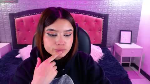 Snapshot of natalie_loffreda chatting on September 10, 2025, 2:55 am natalie  online show from September 10, 2025, 2:55 am