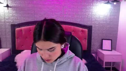Snapshot of natalie_loffreda chatting on September 12, 2025, 2:55 am natalie  online show from September 12, 2025, 2:55 am