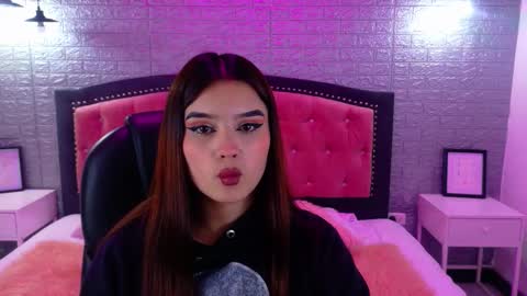 Snapshot of natalie_loffreda chatting on September 17, 2025, 2:46 am natalie  online show from September 17, 2025, 2:46 am