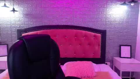 Snapshot of natalie_loffreda chatting on September 20, 2025, 3:07 am natalie  online show from September 20, 2025, 3:07 am