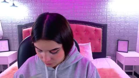 Snapshot of natalie_loffreda chatting on September 23, 2025, 2:58 am natalie  online show from September 23, 2025, 2:58 am