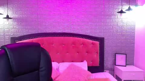 Snapshot of natalie_loffreda chatting on September 24, 2025, 2:48 am natalie  online show from September 24, 2025, 2:48 am
