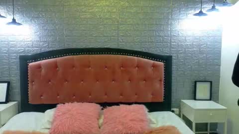Snapshot of natalie_loffreda chatting on October 8, 2025, 2:53 am natalie  online show from October 8, 2025, 2:53 am