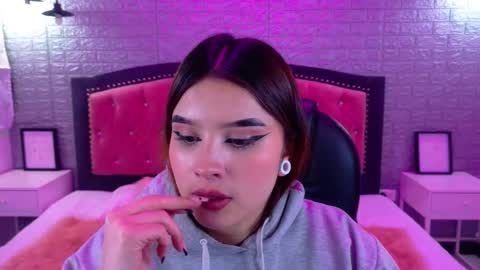 Snapshot of natalie_loffreda chatting on October 13, 2025, 7:47 pm natalie  online show from October 13, 2025, 7:47 pm