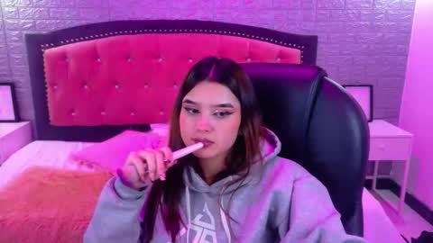 Snapshot of natalie_loffreda chatting on October 14, 2025, 7:53 am natalie  online show from October 14, 2025, 7:53 am