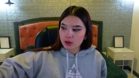 Snapshot of natalie_loffreda chatting on October 17, 2025, 2:59 am natalie  online show from October 17, 2025, 2:59 am