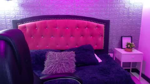 Snapshot of natalie_loffreda chatting on October 22, 2025, 2:56 am natalie  online show from October 22, 2025, 2:56 am