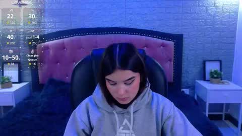 natalie  online show from November 10, 2025, 2:54 am