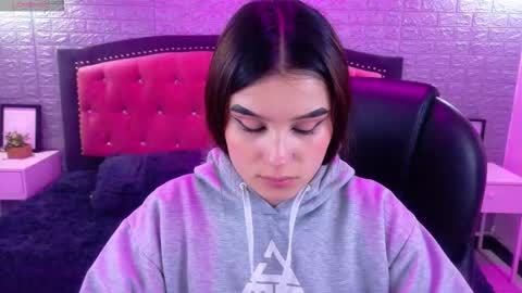 natalie  online show from November 20, 2025, 3:07 am