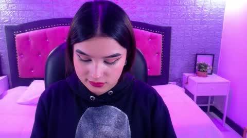 natalie  online show from November 28, 2025, 3:20 am